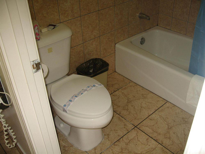 Bathroom 4, Tower Motel Long Beach, Los Angeles