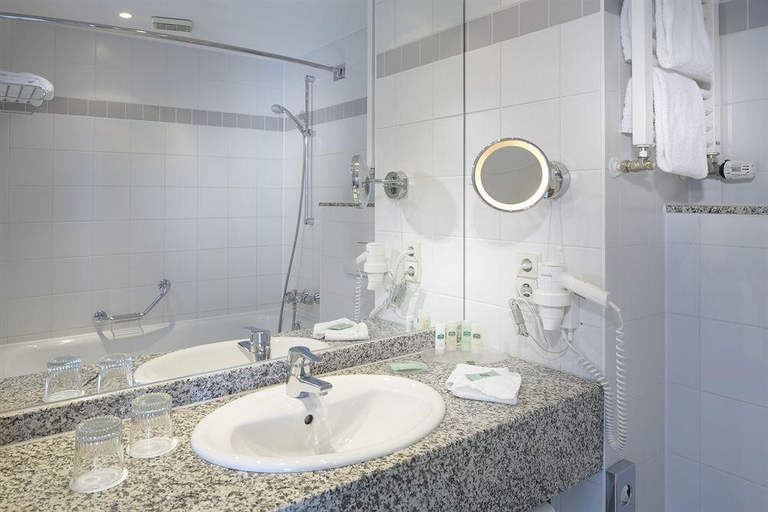 Bathroom 4, Courtyard by Marriott Hannover Maschsee, Region Hannover