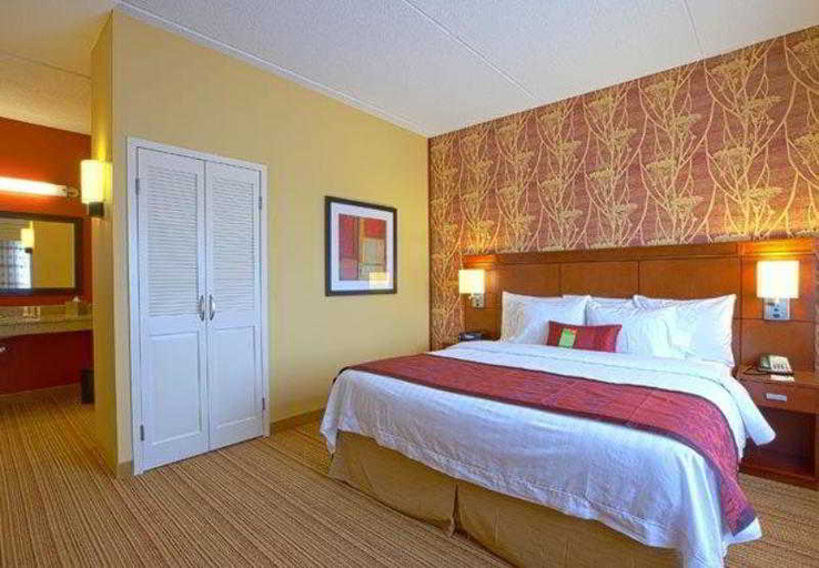 Bedroom 4, Courtyard Marriott Hagerstown, Washington