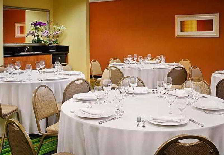 Food & Drinks 5, Fairfield Inn & Suites Napa American Canyon, Napa