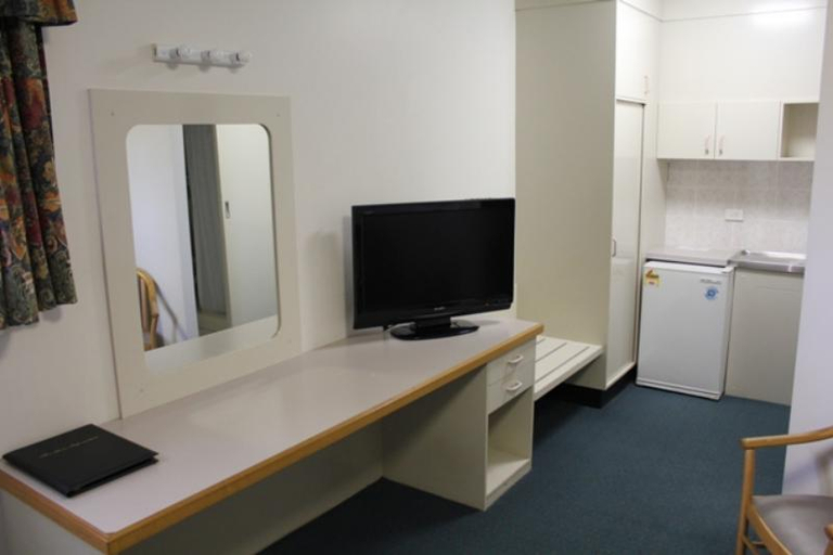 Bathroom 5, Aza Motel, Lismore - Pt A
