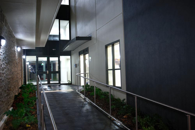 Public Area 3, Quest Singleton, Singleton