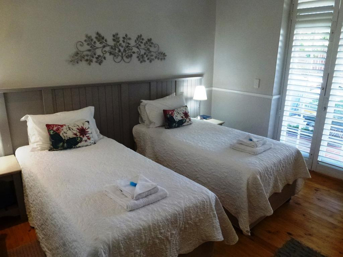 Bedroom 4, Yamkela Guest House, Eden