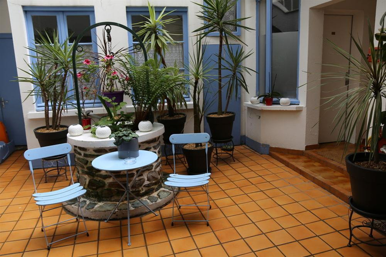 Public Area 3, Hôtel Moderna, Manche