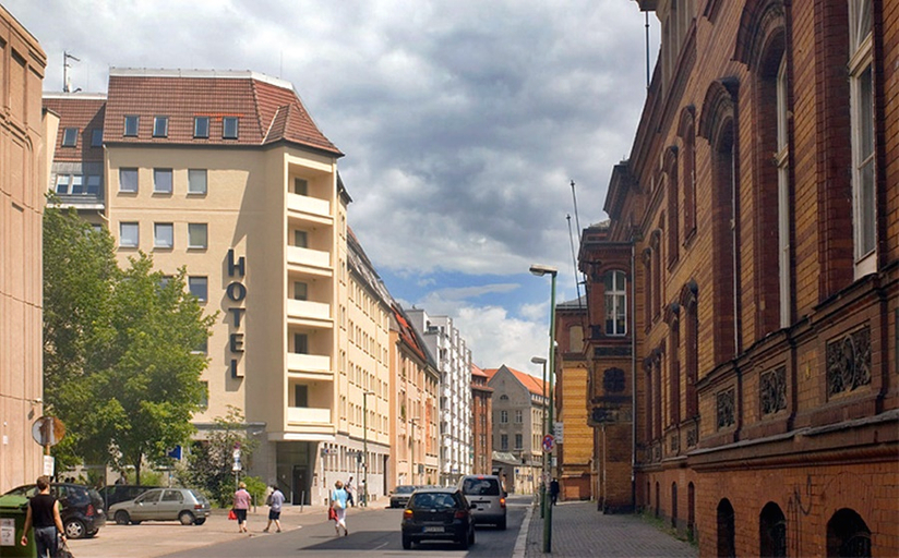 Exterior & Views