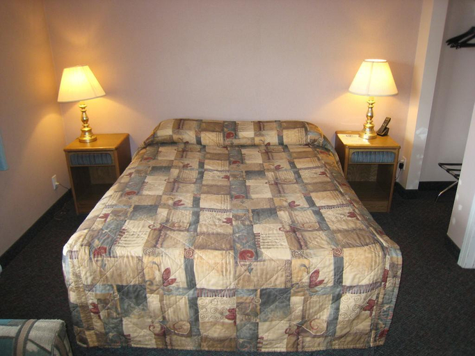 Bedroom 4, Rondo Motel, Columbia-Shuswap