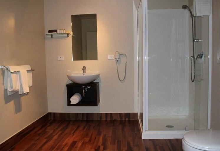 Bathroom 3, 540 Motel On Great South, Waitakere