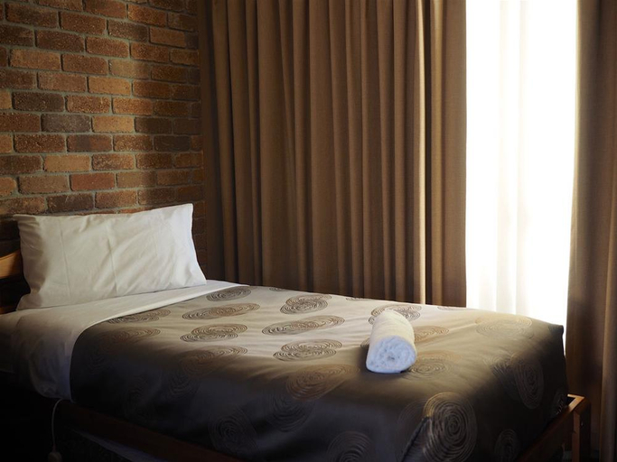 Bedroom 2, Burnie Ocean View Motel, Burnie  - Pt A