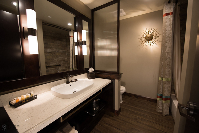 Bathroom 4, Desert Rose Inn & Cabins, San Juan