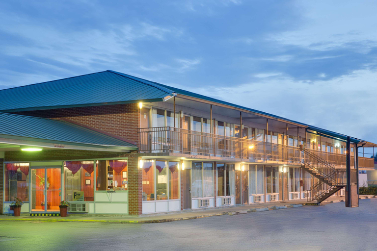 Days Inn by Wyndham Newport, Jackson