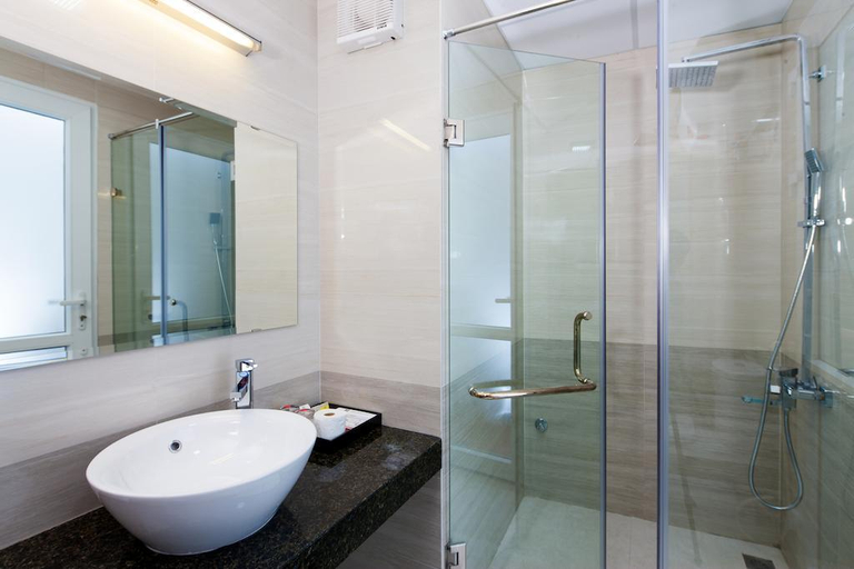 Bathroom 4, Serene Premier Hotel, Hoàn Kiếm