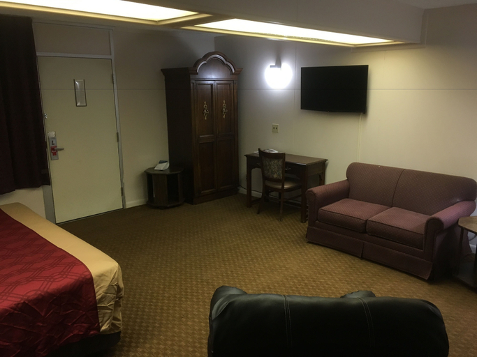 Bedroom 3, Econo Lodge, Rockingham