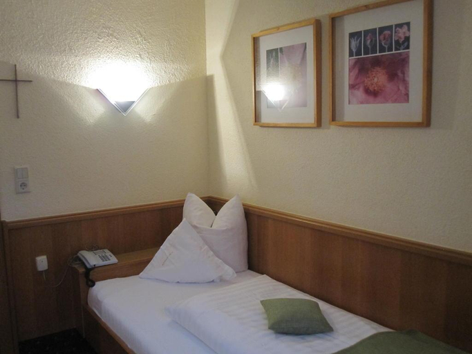 Bedroom 3, Hotel Garni Romantika, Imst