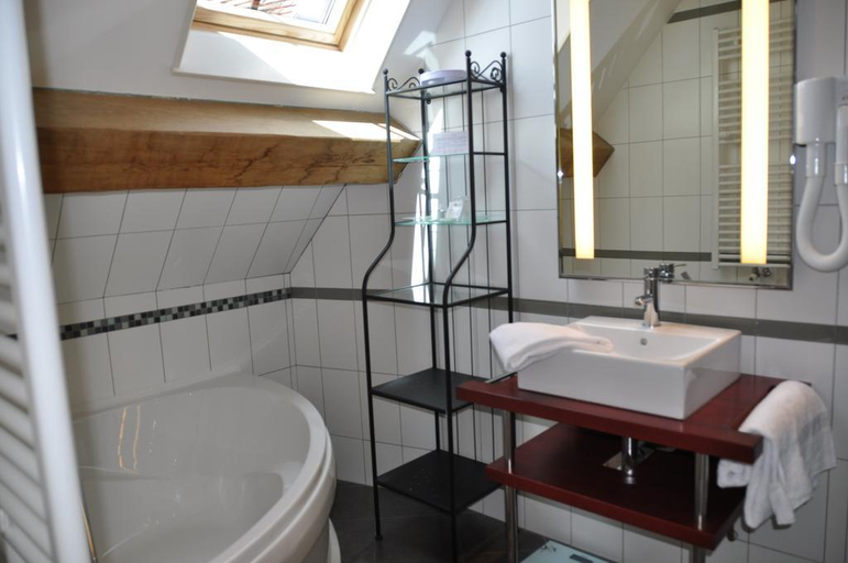 Bathroom 4, Logis Hôtel de la Côte d'Or, Côte-d'Or