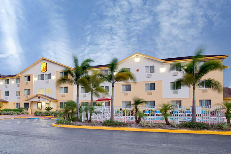 Super 8 by Wyndham Clearwater/St. Petersburg Airport, Pinellas