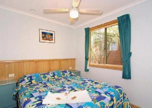 Bedroom 4, The Lorikeet Tourist Park, Coffs Harbour - Pt B