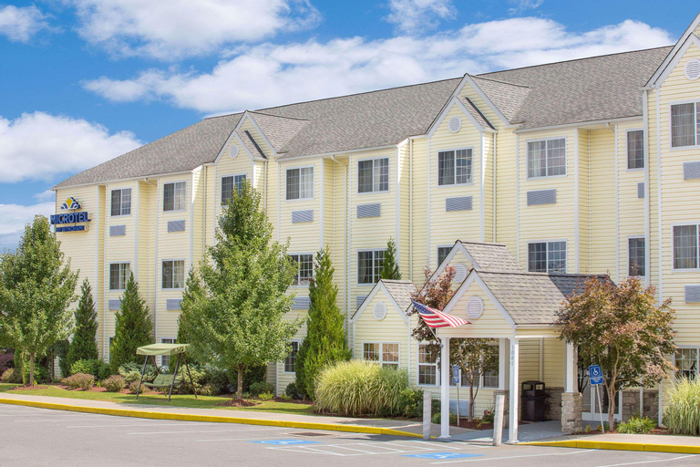 Microtel Inn & Suites by Wyndham Beckley East, Raleigh