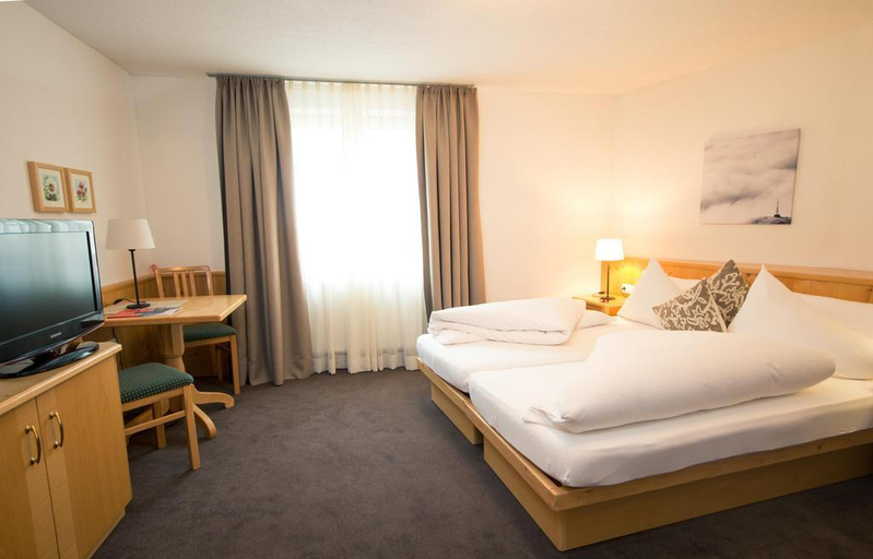 Bedroom 3, Hotel Montfort - inklusive Sommerkarte PREMIUM, Landeck