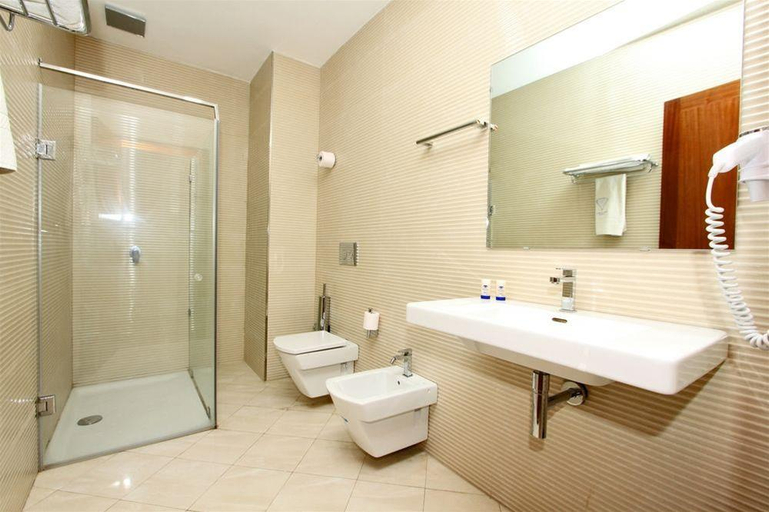 Bathroom 4, Hotel La Perla, Al Hoceïma