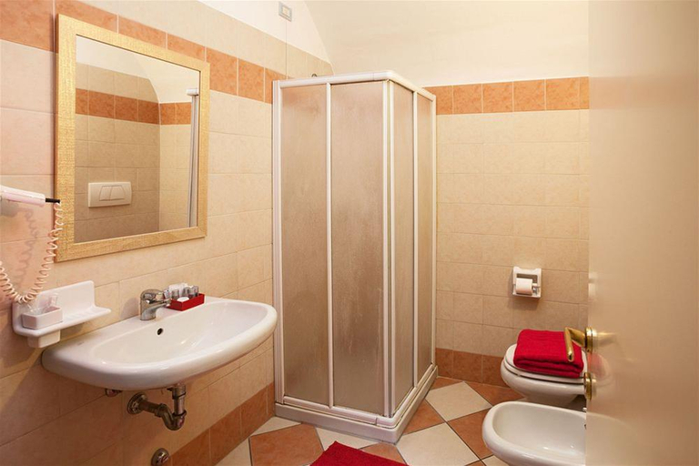 Bathroom 5, Hotel Antica Fonte, Brescia