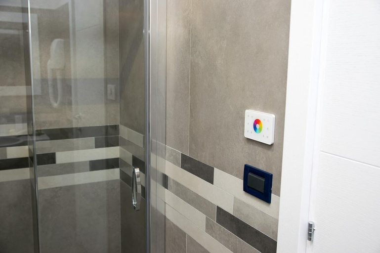 Bathroom 4, Belvedere, Lecce