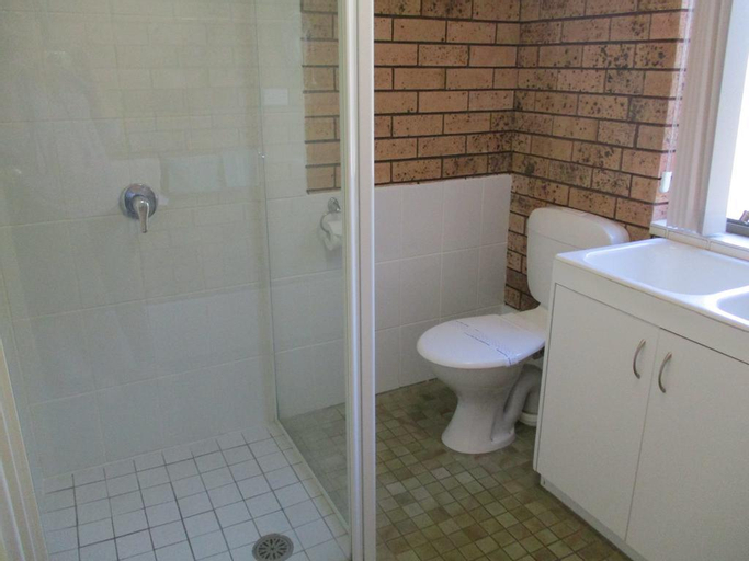 Bedroom 1, South Seas Motel & Apartments, Bega Valley