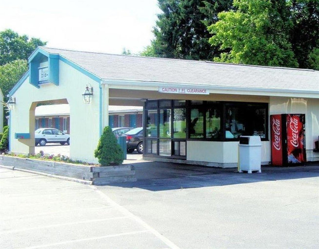 Exterior & Views 2, Gold Star Inn & Suites, New London