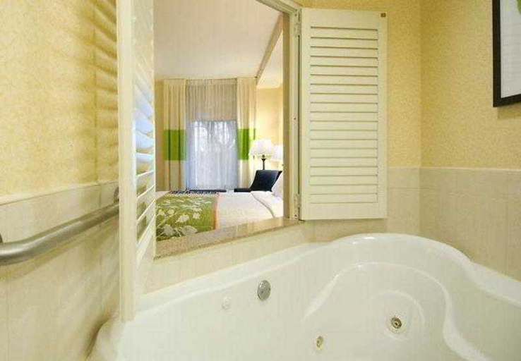 Bathroom 4, Fairfield Inn & Suites Worcester Auburn, Worcester