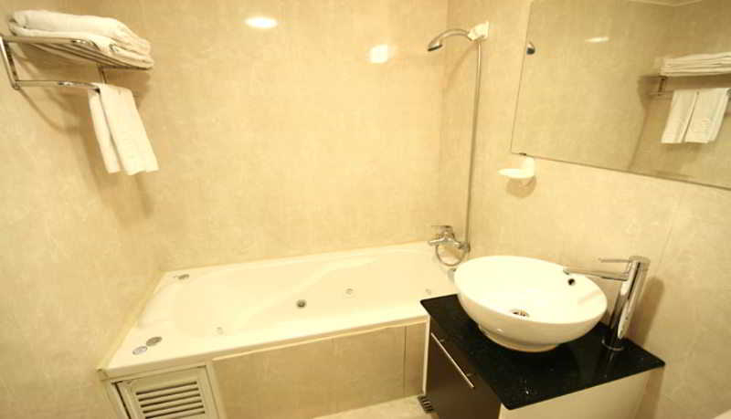 Bathroom 4, Shin Shih Hotel, Taipei City