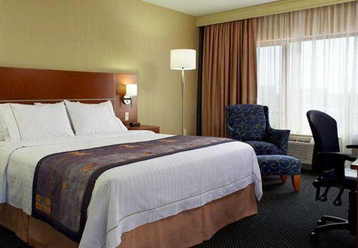 Bedroom 3, Fairfield Inn & Suites Montreal Airport, Montréal