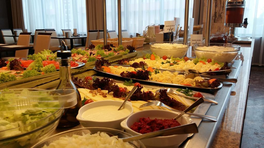 Food & Drinks