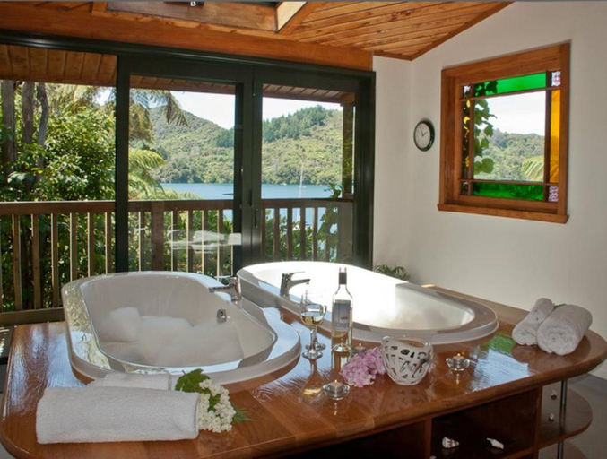 Bathroom, Lochmara Lodge, Marlborough