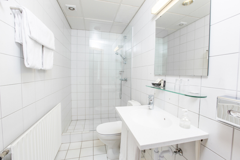 Bathroom 4, Nordurland by Keahotels, Akureyri