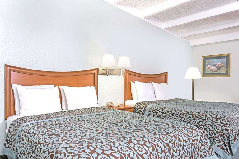 Bedroom 3, Days Inn By Wyndham Perry, Taylor
