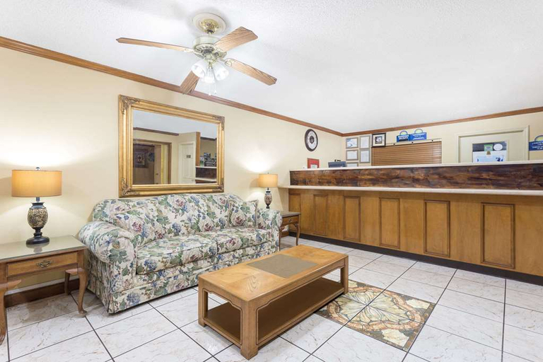 Public Area 2, Economy Inn Ashburn GA I-75, Turner