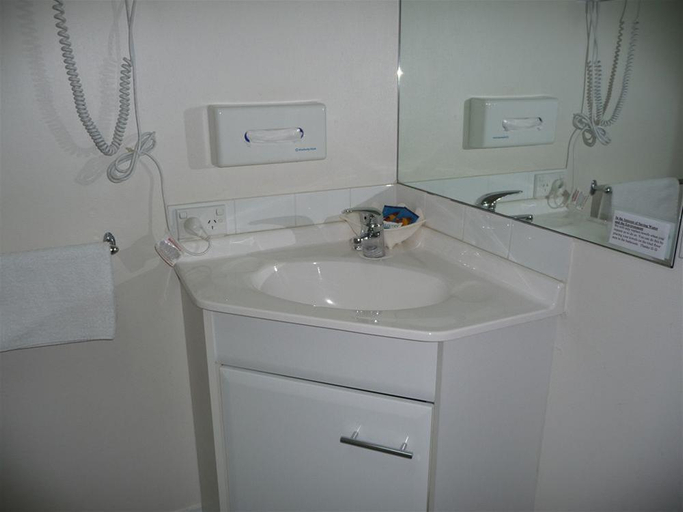Bathroom 4, Blue Pelican Motel, Tweed Heads
