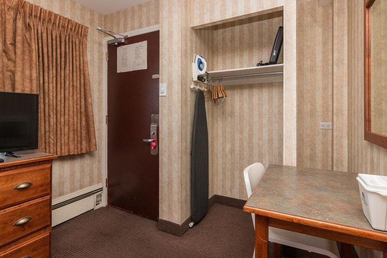 Bathroom 4, Canadas Best Value Inn Chinook Station, Division No. 6