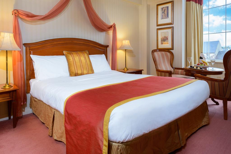 Bedroom 3, River Island Hotel