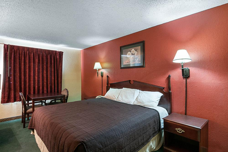 Bedroom 3, Super 8 by Wyndham Benton Harbor/St Joseph, Berrien