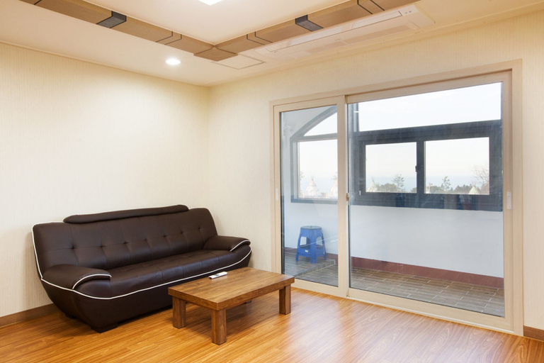Bathroom 4, Nokume Camp Pension, Jeju