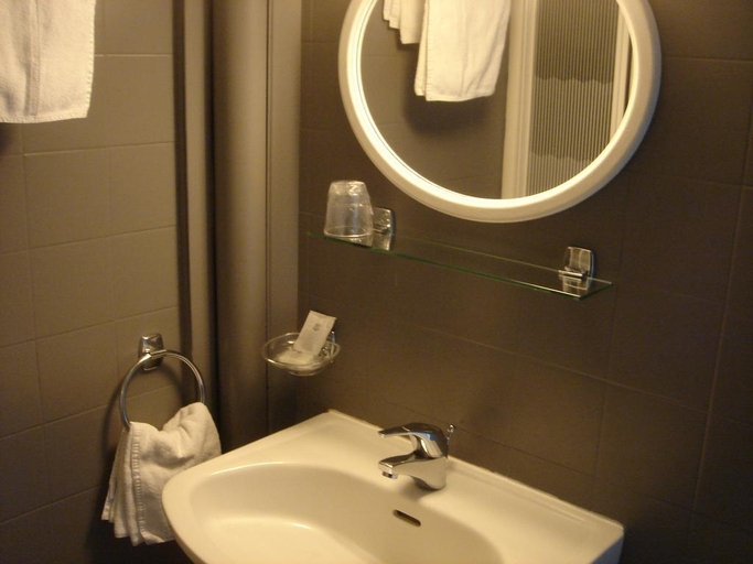Bathroom 4, Tête d'Or, Rhône
