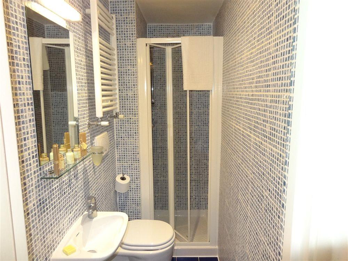 Bathroom 4, Studios 2 Let Serviced Apartments, London