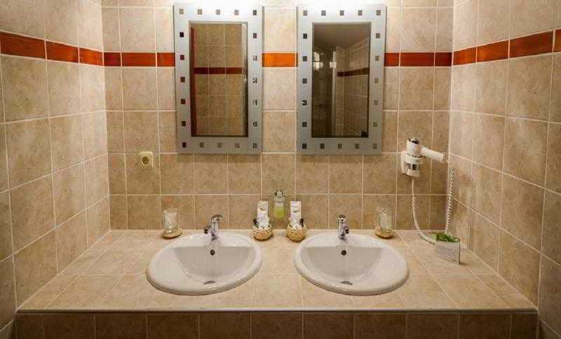 Bathroom 3, Green Inn Hotel, Frýdek-Místek