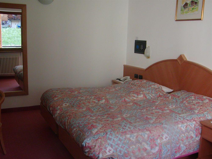 Bedroom 3, Dolomites Inn, Trento