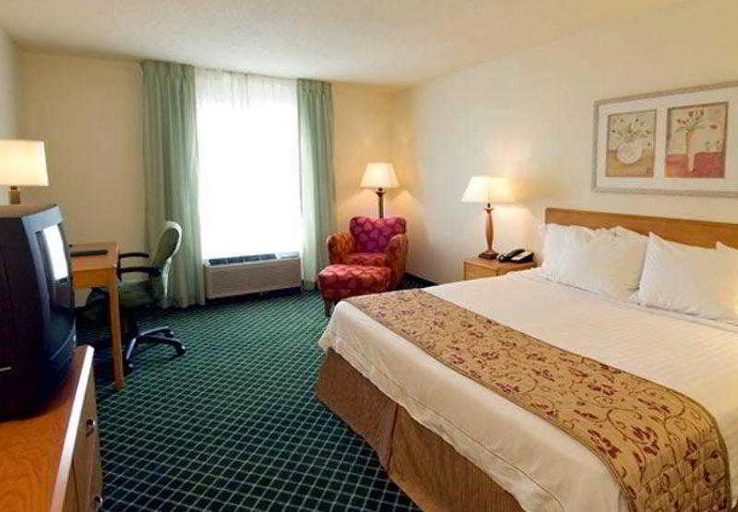 Bedroom 3, Fairfield Inn & Suites Valparaiso, Porter