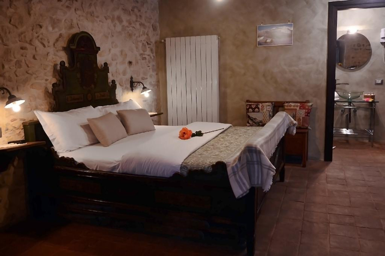 Bedroom 2, Robur Marsorum, L'Aquila