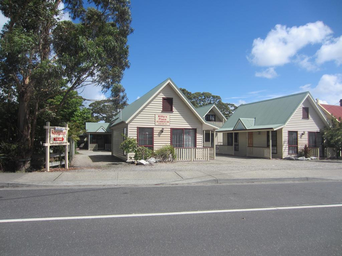 Public Area, Kitty'S Place, West Coast