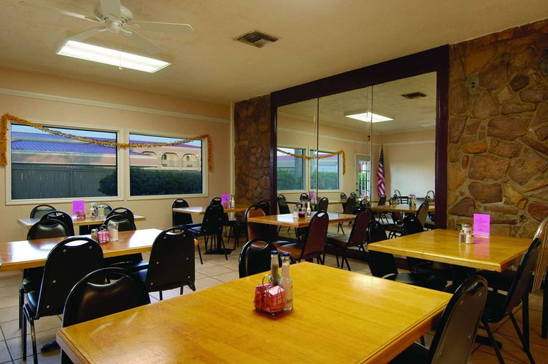 Food & Drinks 5, Americas Best Value Inn & Suites College Station, Brazos
