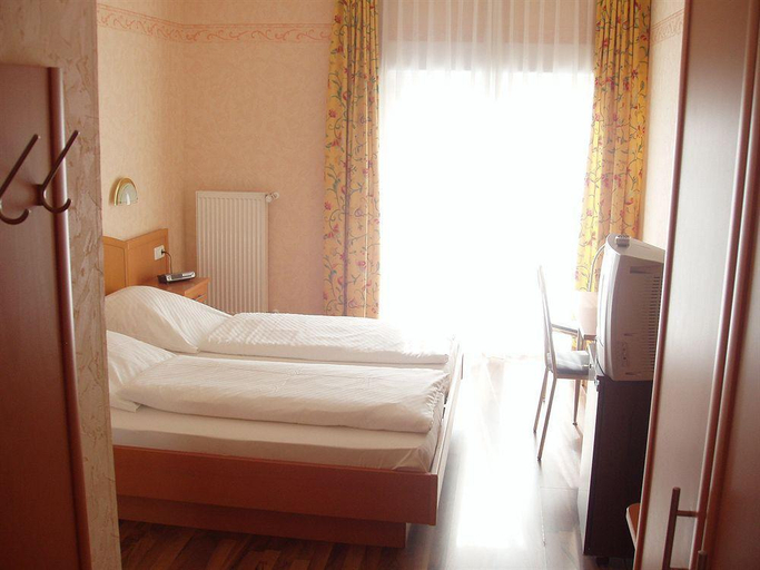 Bedroom 3, Flair Hotel Gruener Baum, Schwarzwald-Baar-Kreis