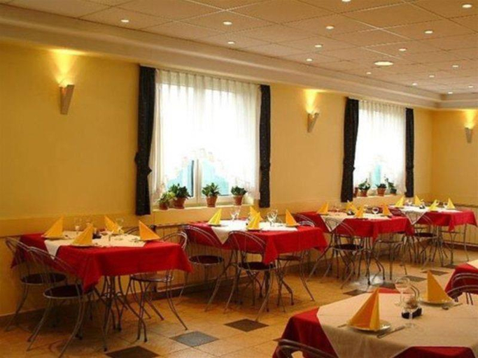 Food & Drinks 5, Luna, Budapesti